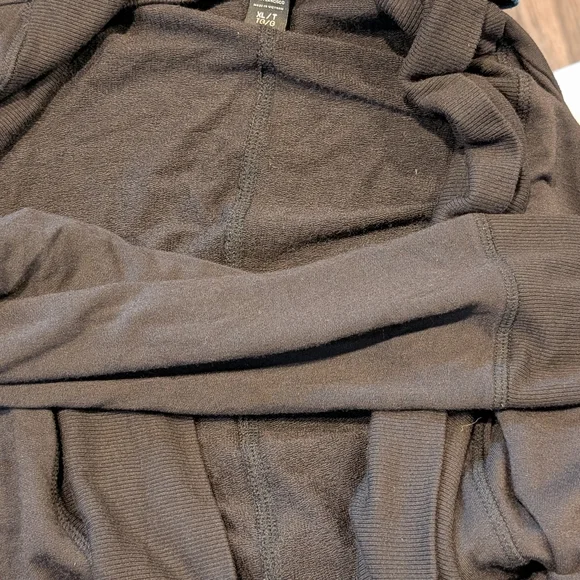 Lot Of Women's Tall 2xl And 34 Tall 18 Tall Tops, Sweaters And Jeans - Picture 11 of 13